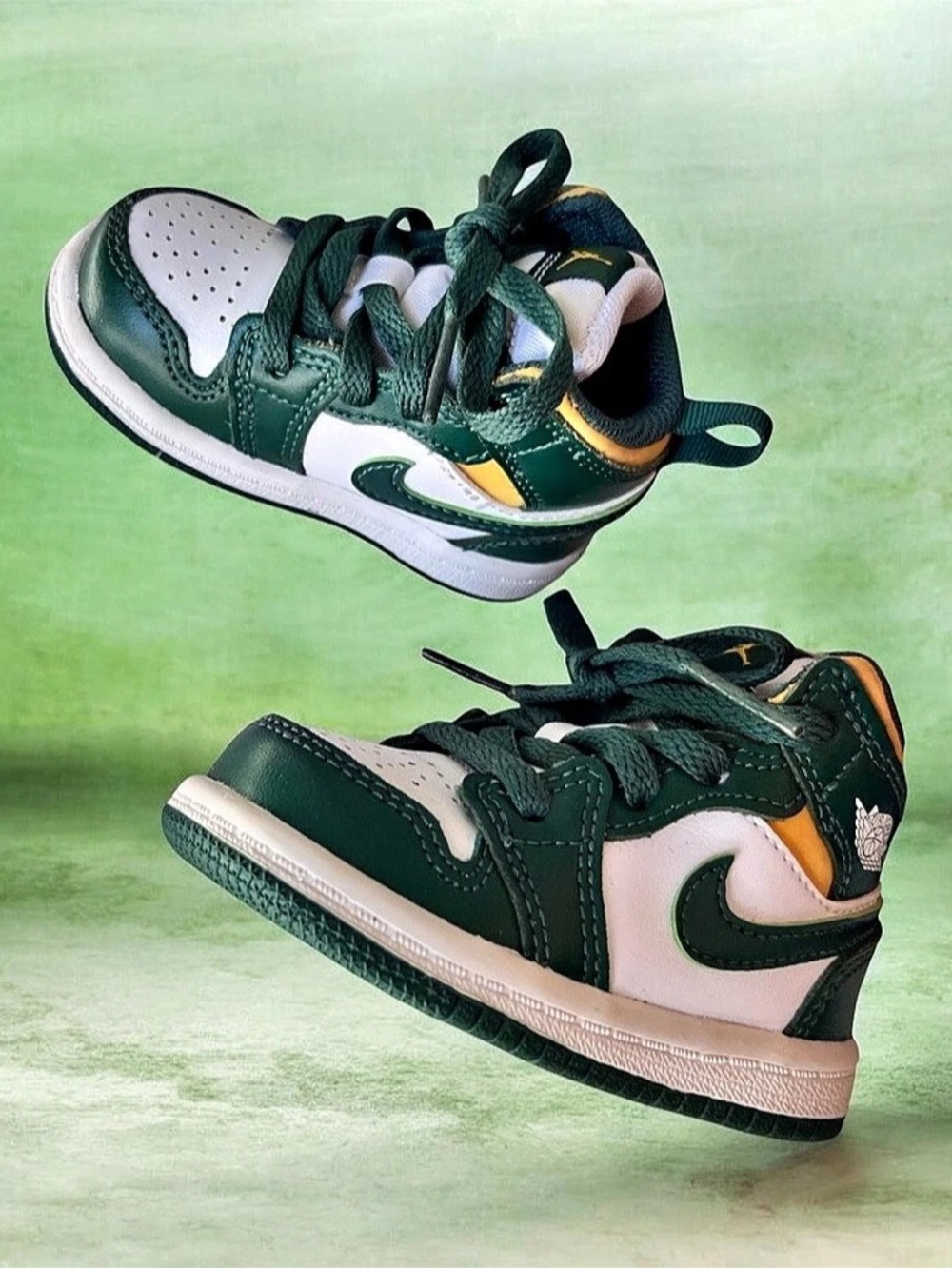 Jordan Air Jordan 1 Mid TD 'Lucky Green / University Gold'